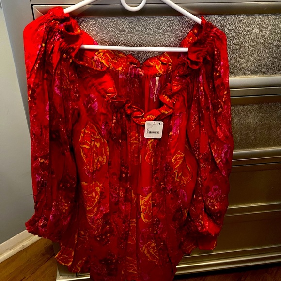 Free People Tops - Vacation top anyone!??